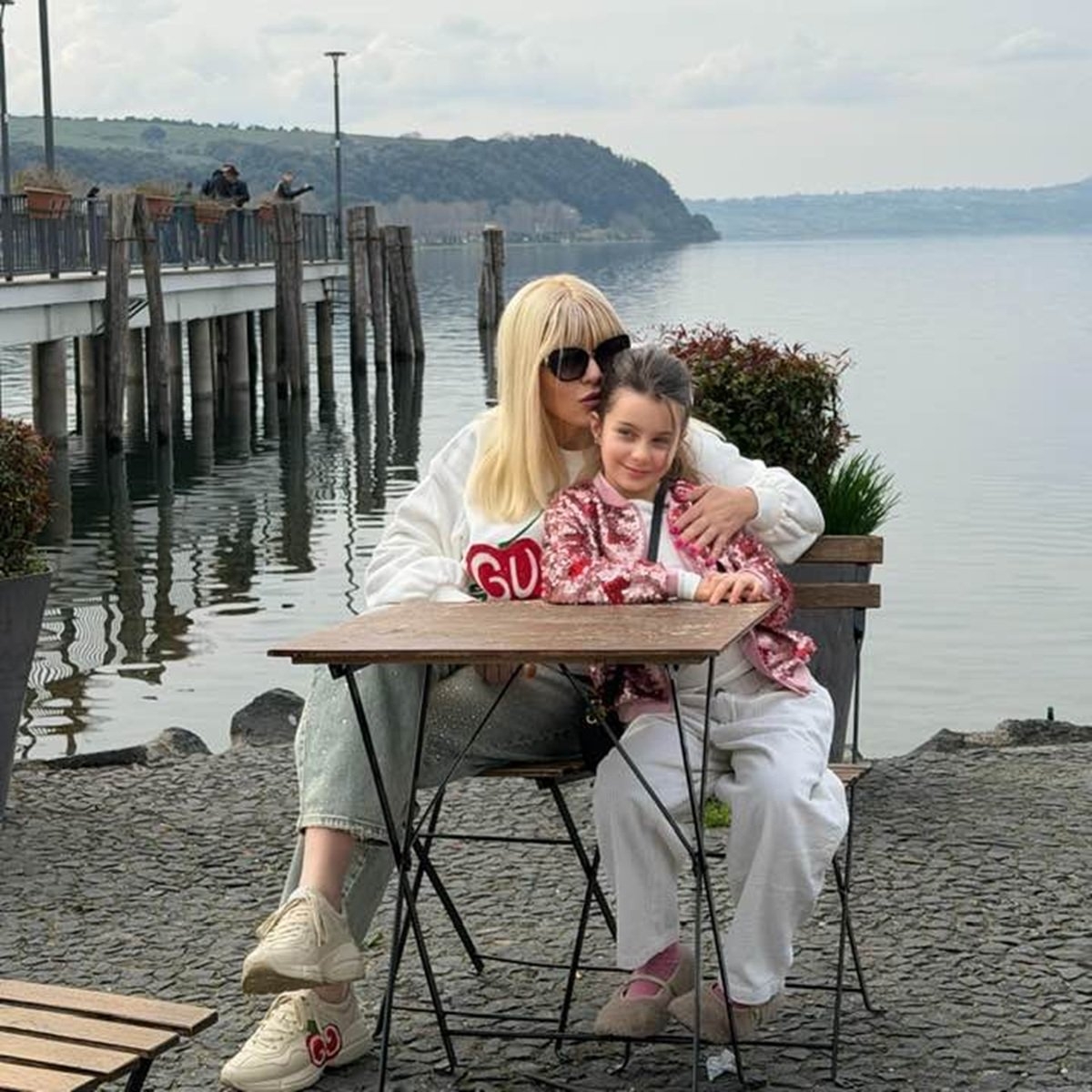 Elena Udrea este cea mai mândră mamă. Eva a luat locul I la un concurs important de muzică
