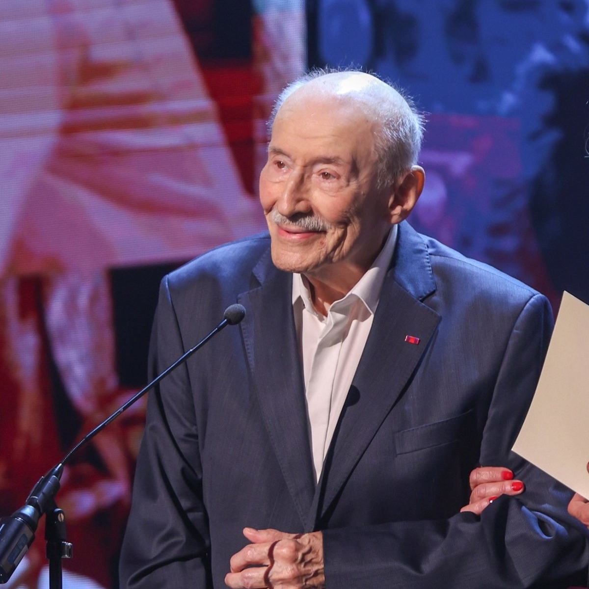 Victor Rebengiuc, apariție de senzație la 93 de ani pe scena Teatrului Odeon. A primit Omagiul UNITER pentru o carieră strălucită și longevivă