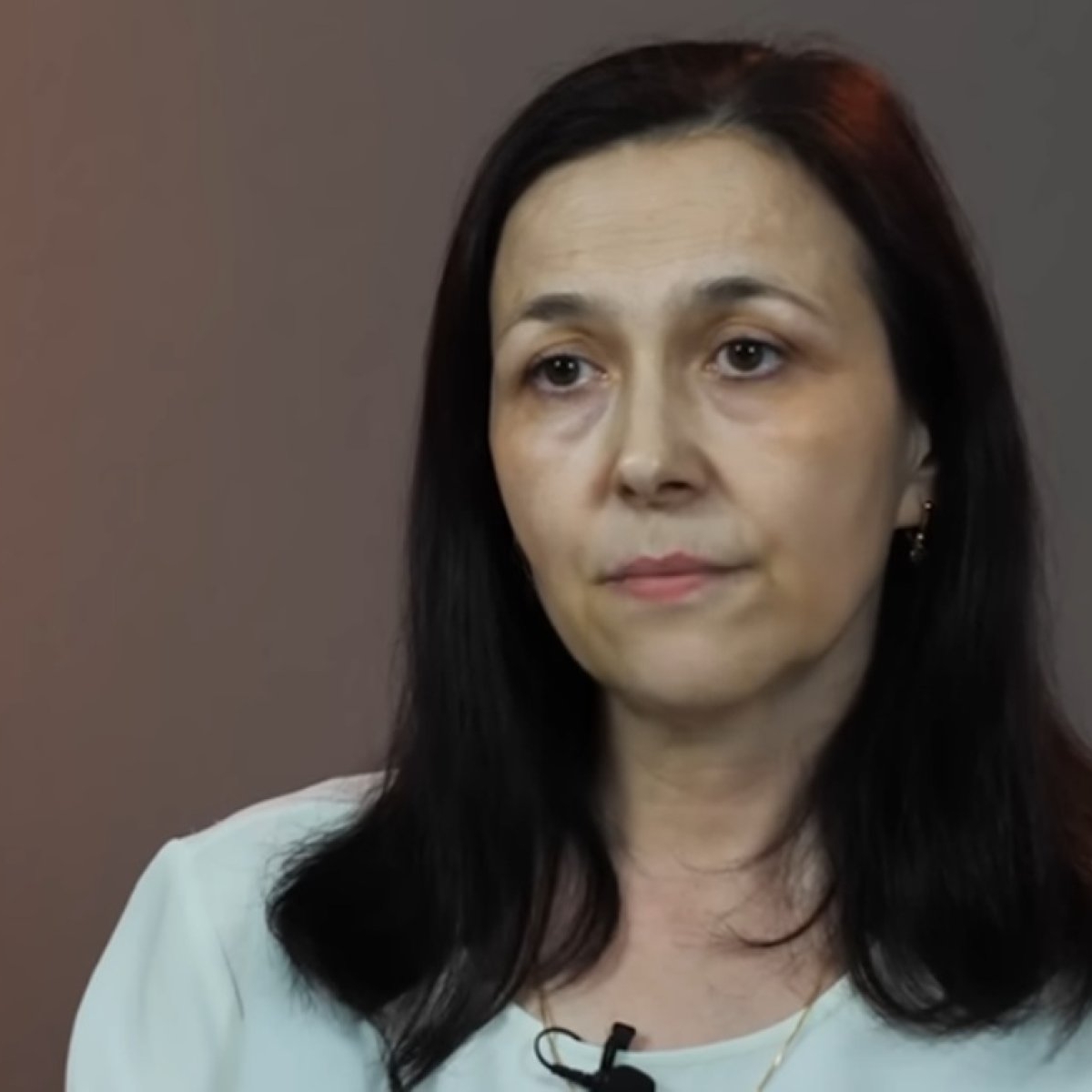 „Soțul meu este satanist. Susține că Satana este mai bun decât Dumnezeu. Timp de 19 ani am trăit în chin și tortură”, drama unei femei care riscă acum să rămână fără copii