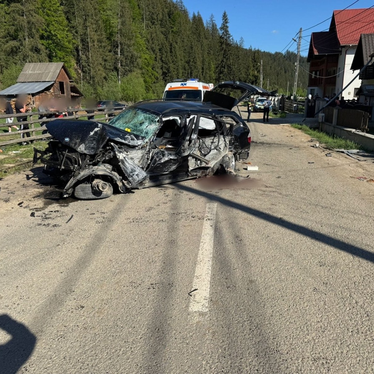 Claudiu, un tânăr de 18 ani din Suceava și-a găsit sfârșitul într-un tragic accident. Prietenul său a pierdut controlul volanului mașinii în care se aflau