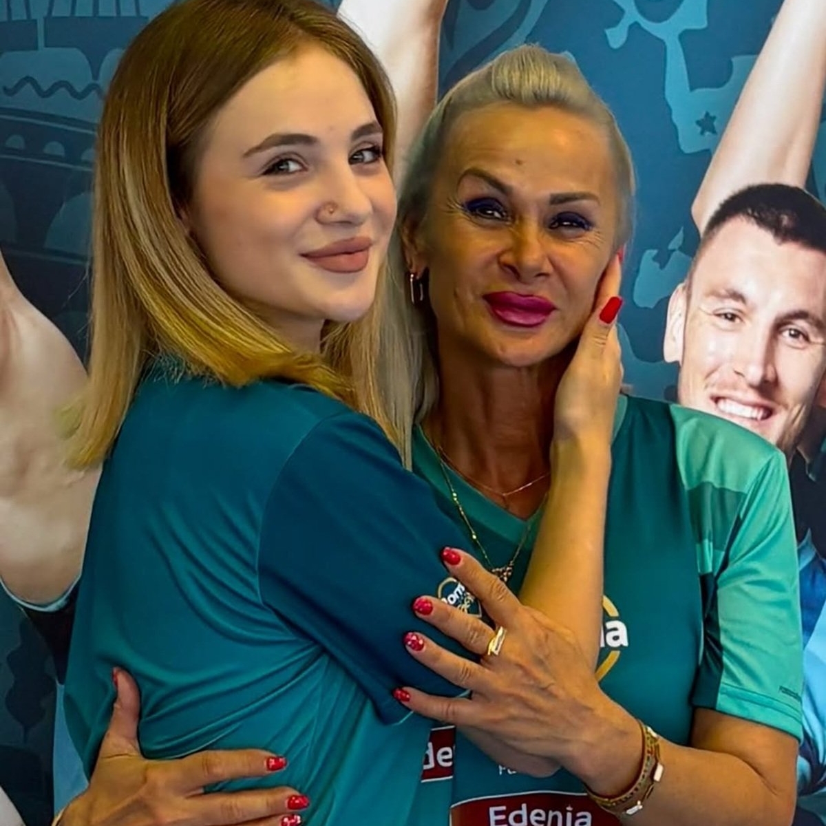 Sabrina Voinea este acuzată că și-ar fi agresat iubitul. Incidentul ar fi avut loc în prezența mamei sale, Camelia Voinea