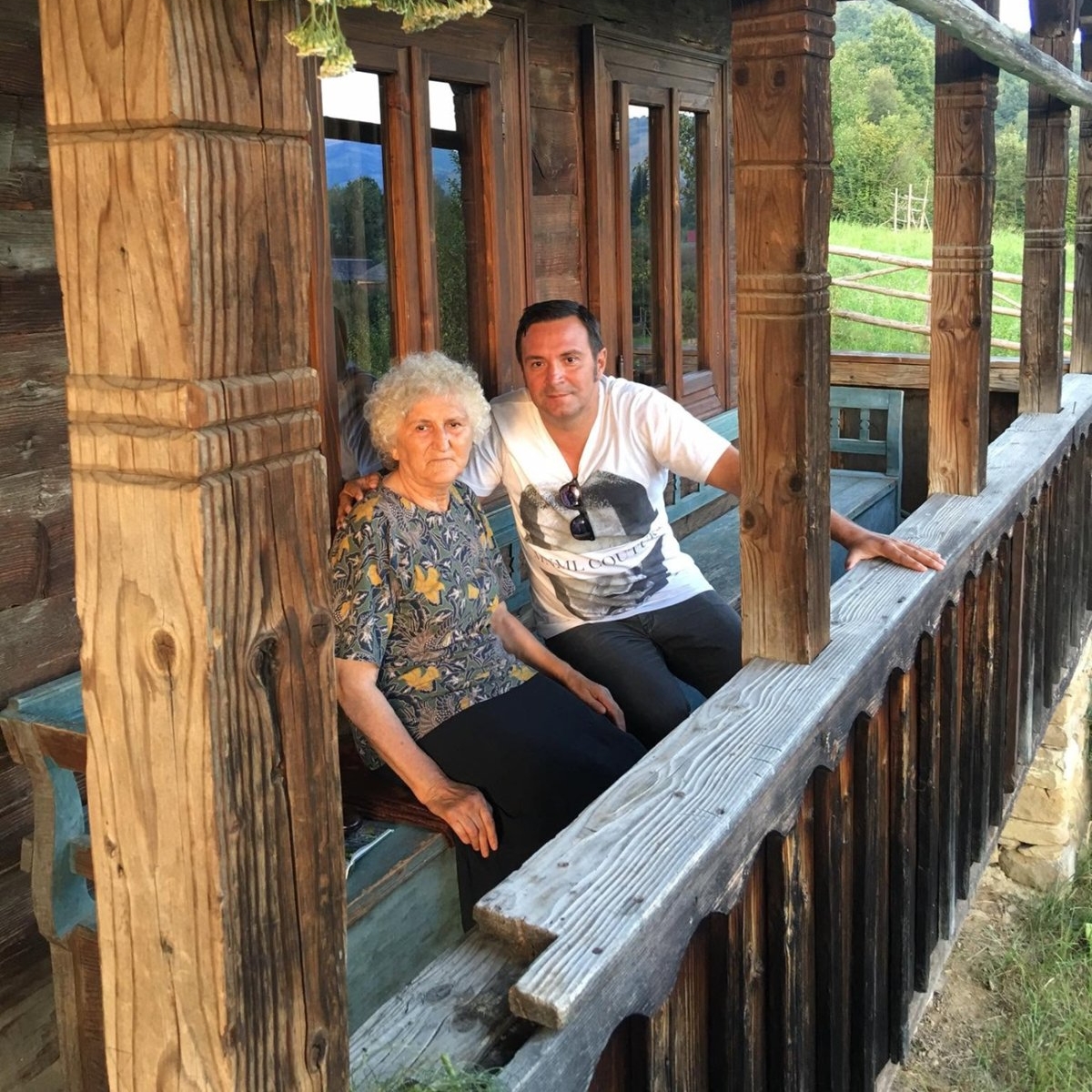 Daniel Buzdugan, imagine emoționantă cu mama lui în vârstă de 91 de ani. „Cel mai cald și mai sigur loc din lume”