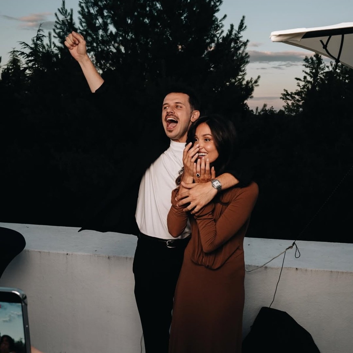 După 11 ani de iubire, a spus „DA”! Bogdan Medvedi a cerut-o în căsătorie pe Oana Zara chiar de ziua ei