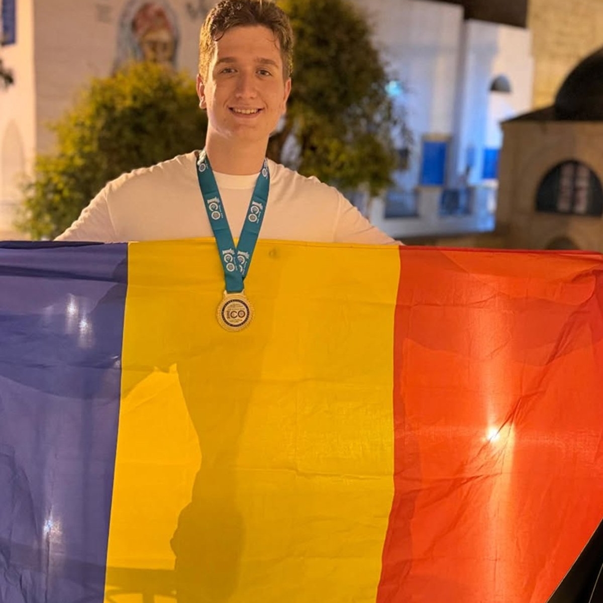 El este Răzvan Mihai Iacob, are numai 17 ani, dar a fost medaliat cu aur la Olimpiada Internațională de Securitate Cibernetică din Europa