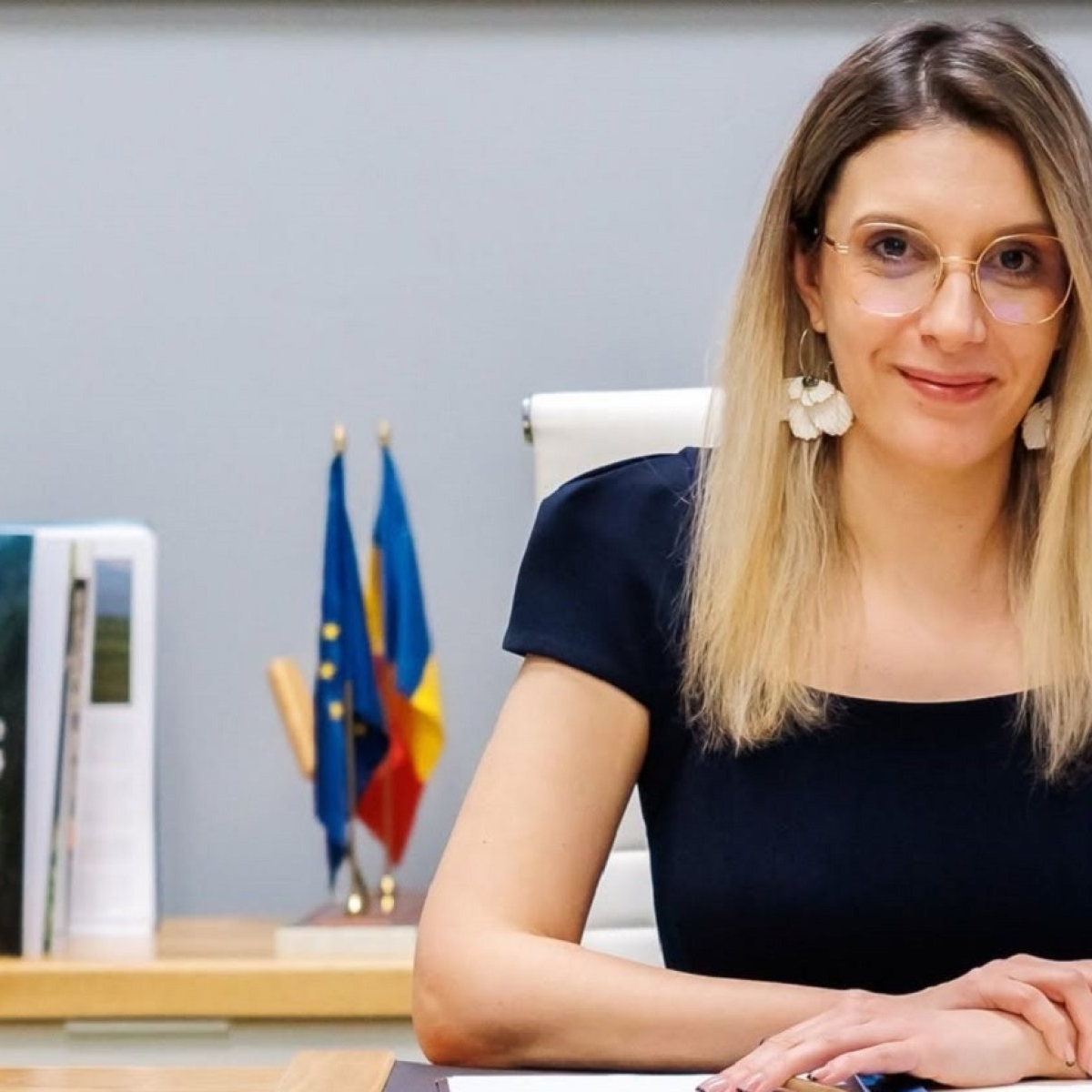 Cine este bărbatul misterios din viața Dianei Buzoianu. Ministrul Mediului are un iubit secret din perioada studenției