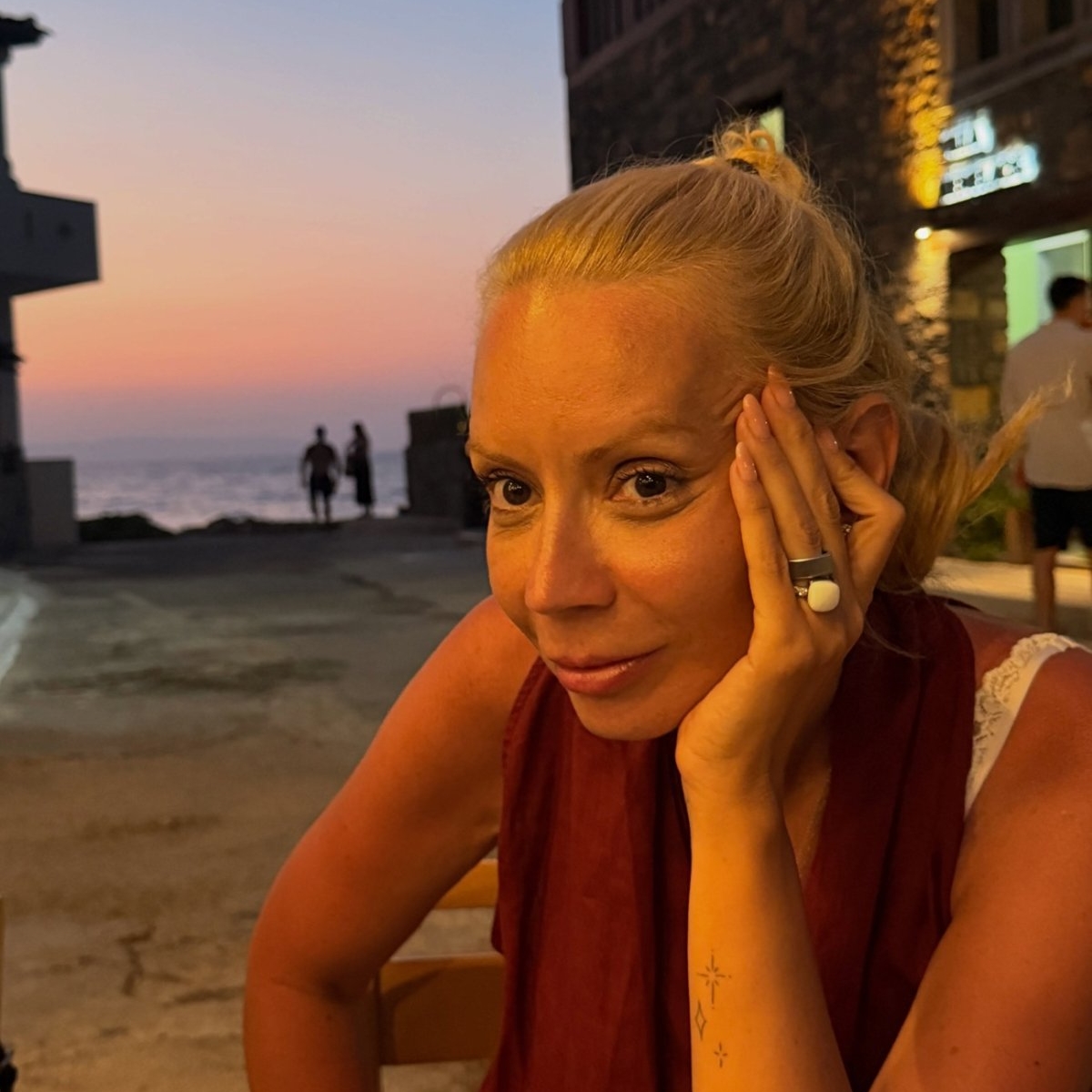 Daciana Sârbu nu-și mai ascunde fericirea. Cum s-a fotografiat alături de iubitul ei în vacanța din Grecia