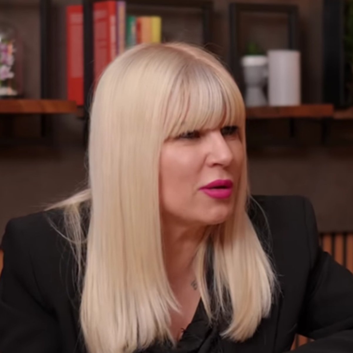 Elena Udrea, apariție de senzație în rolul de nașă, la un an de când a ieșit din închisoare. Ce rochie spectaculoasă a ales pentru marele eveniment