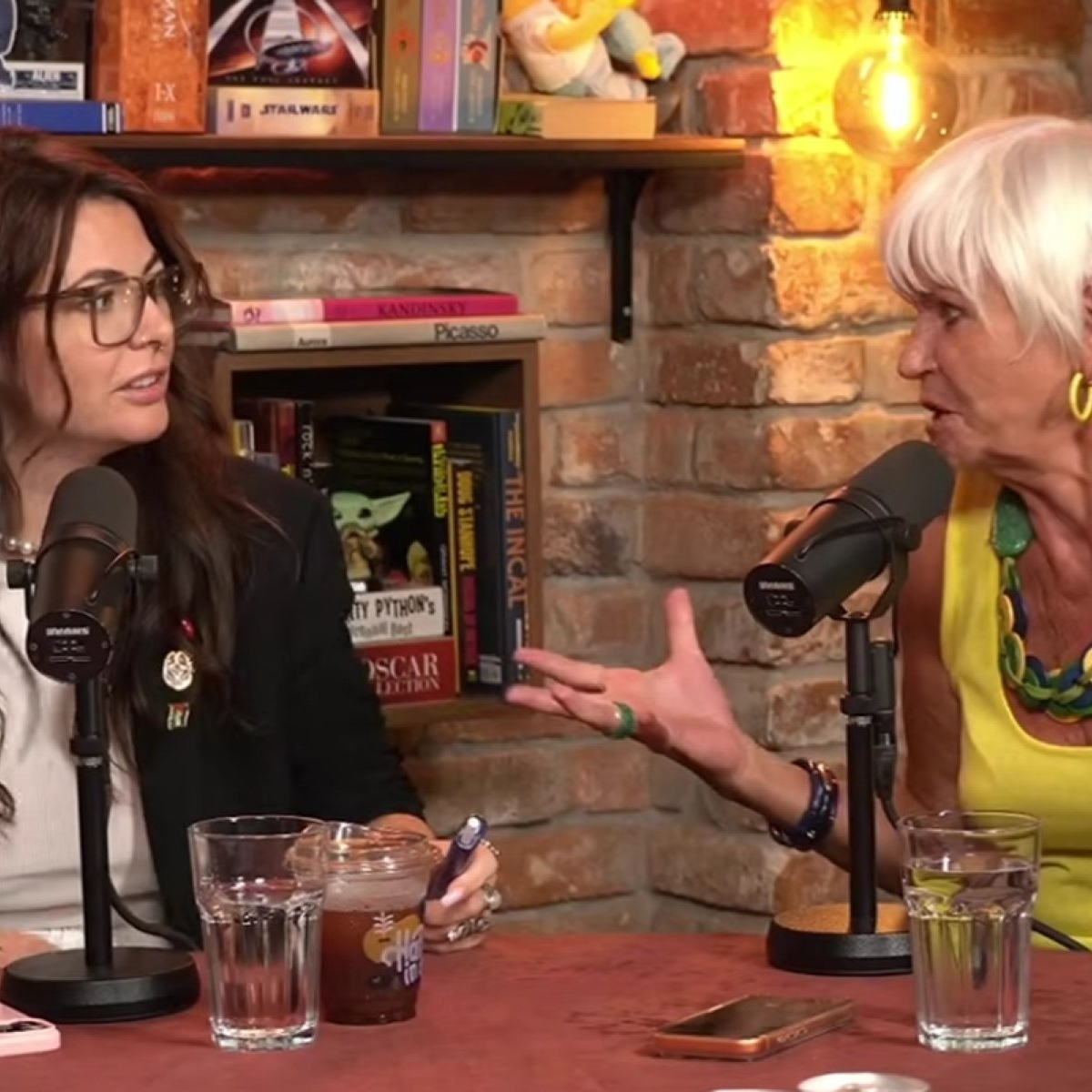 Scandal uriaș între Aluziva și Monica Tatoiu! „Nu divorțezi decât dacă te bate”. Afirmația care a aprins internetul