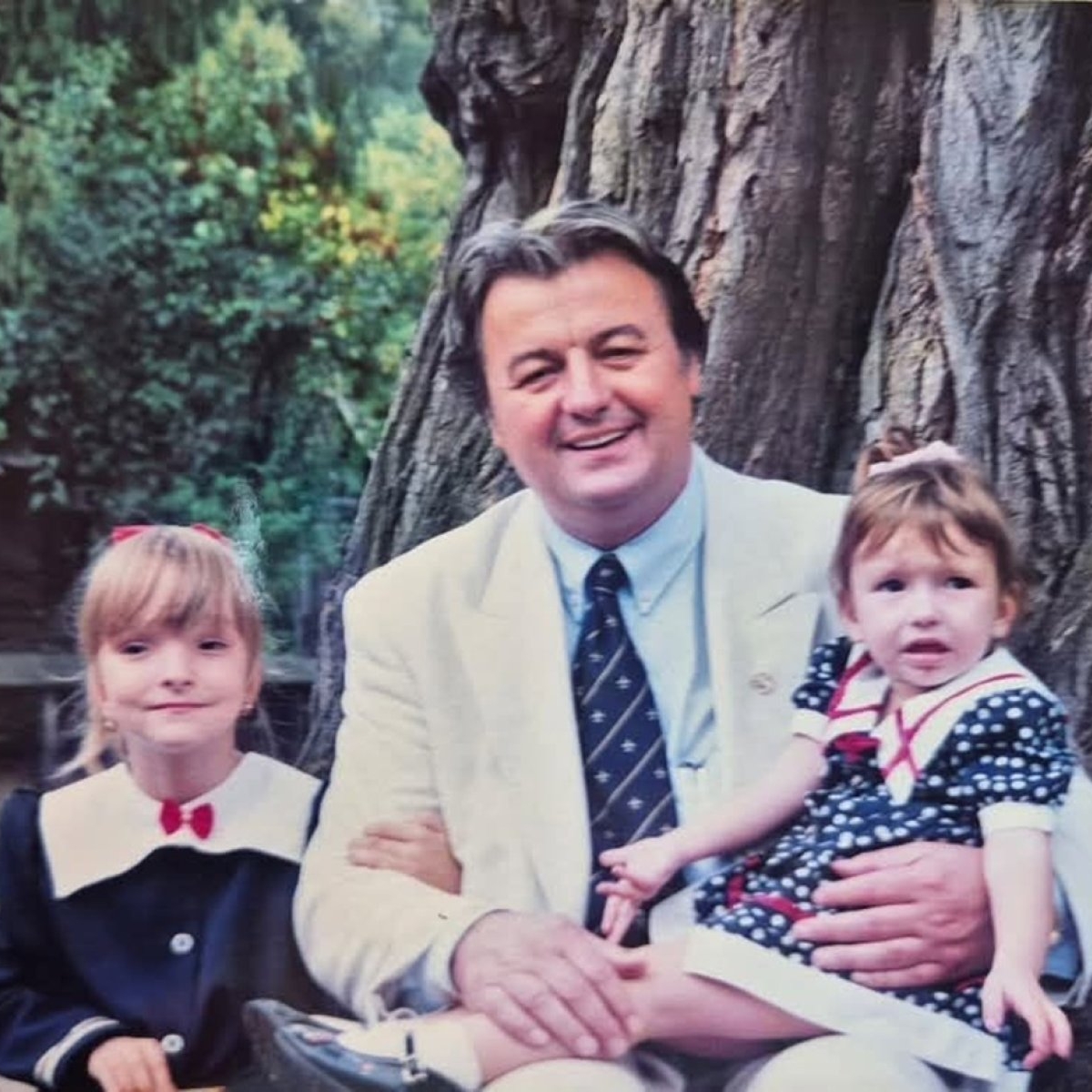 Fiicele lui Vadim Tudor, mesaj emoționant la comemorarea celor 11 ani de la moartea lui. Cum arată acum Lidia și Eugenia