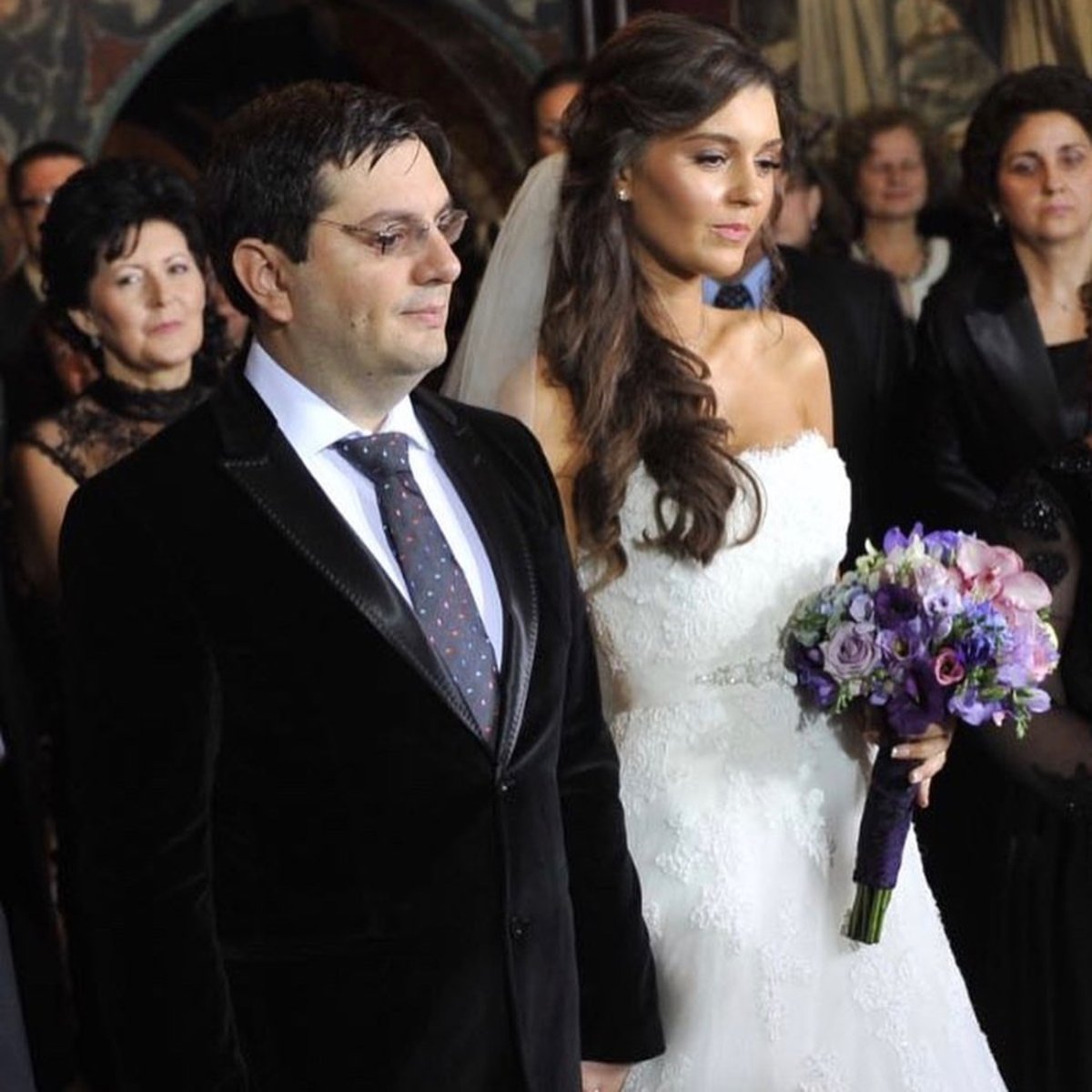 Nicolae Bănicioiu și soția lui și-au botezat tripleții. Petrecere spectaculoasă pentru Petru, Ioan și Matei: „De la rugăciuni la minuni”