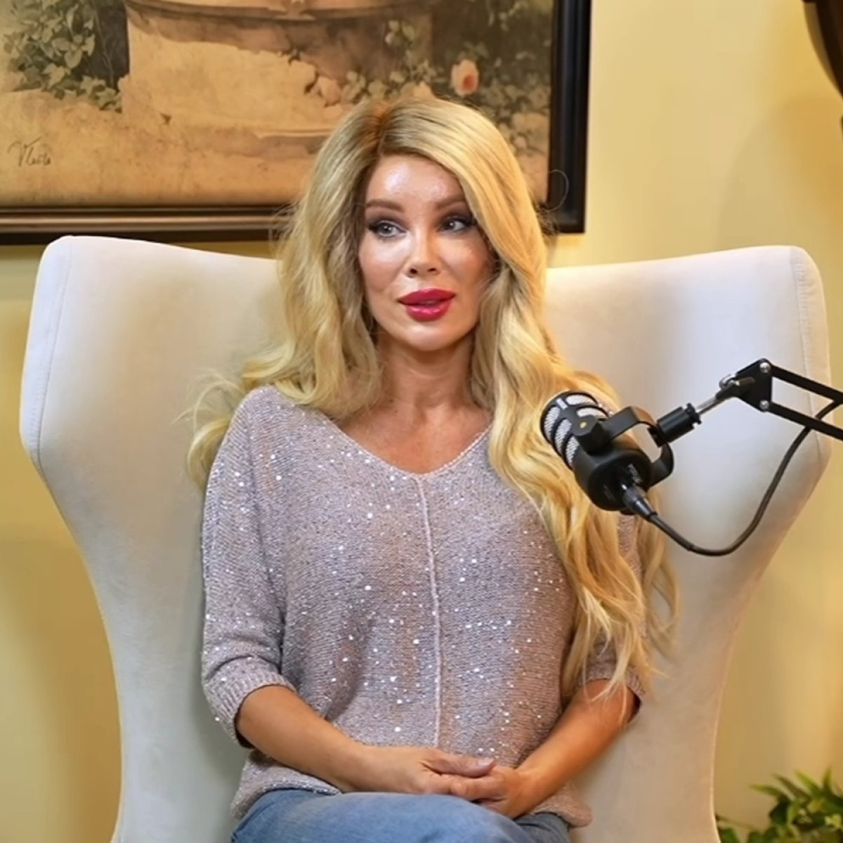 Alina Laufer nu mai pune la suflet criticile și jignirile din online, ci alege să facă bani de pe urma lor. „Publicitatea e publicitate, nu poți să zici că e negativă sau pozitivă"