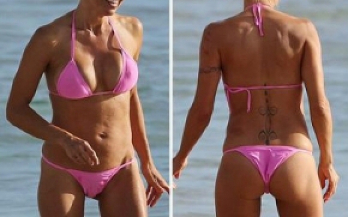 Cat de bine arata Pamela in costum de baie, la 46 de ani!