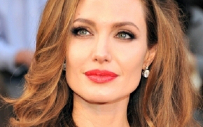 Angelina Jolie, sperietoare pentru copii