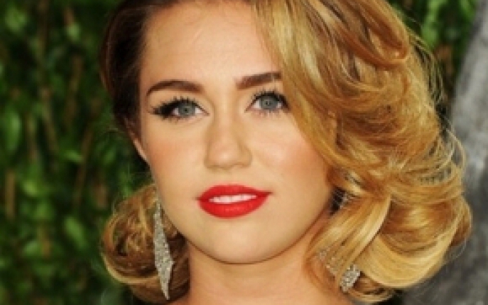 Descopera cum au evoluat coafurile lui Miley Cyrus de-a lungul anilor