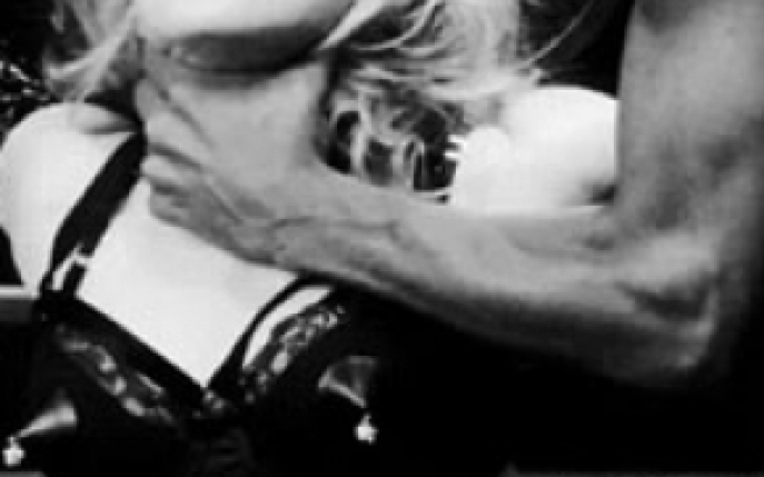 Madonna va lansa un videoclip sado-maso