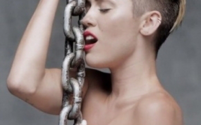 Miley Cyrus socheaza din nou! A lansat un videoclip porno