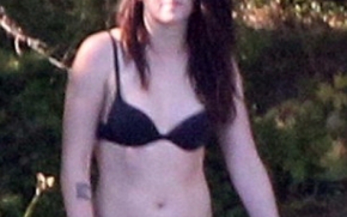 Iti place cum arata Kristen Stewart in lenjerie intima?