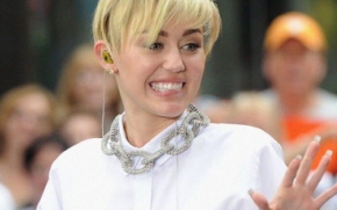 Ce spune Miley despre scrisorile primite de la Sinead O`Connor