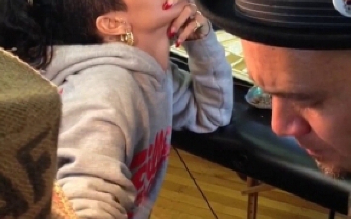 Rihanna si-a realizat cel mai dureros tatuaj!