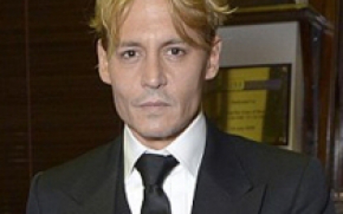 Johnny Depp arata ingrozitor! Actorul si-a vopsit parul!  