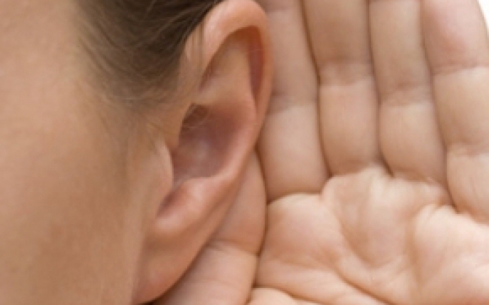 Cum te ajută spray-ul auricular în prevenirea apariției dopurilor de ceară din urechi