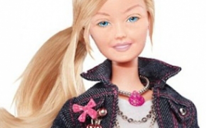 Iata cum ar arata papusa Barbie fara machiaj!