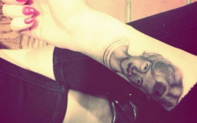 Miley Cyrus are un nou tatuaj! 