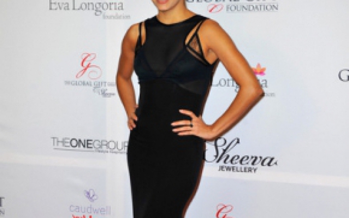 Cat de sexy este Eva Longoria intr-o rochie creata de Victoria Beckham