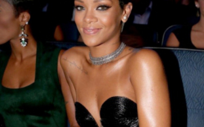 Wow! Cati bani lasa Rihanna in baruri si in cluburile de striptease! 