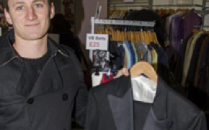 Britanicii fac afaceri cu hainele donate de sotii Beckham