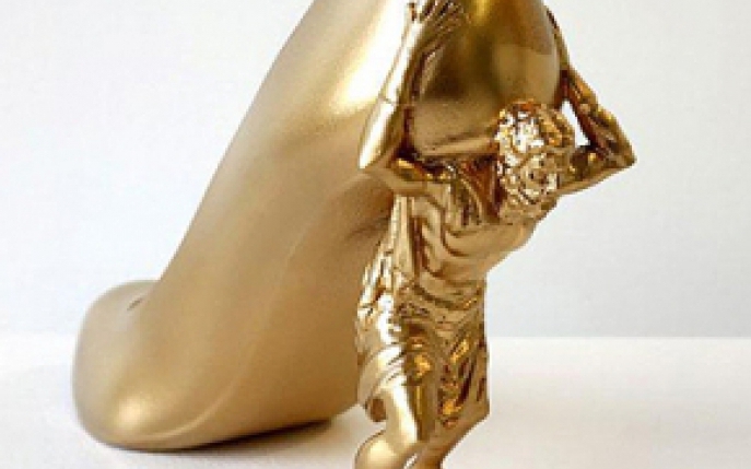 Pantofi de designer: ce a creat un artist inspirat de iubitele lui