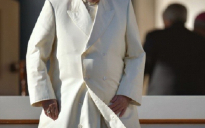 Papa Francis este cel mai bine imbracat barbat al anului 2013! 