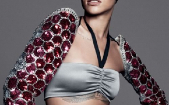 Vrei sa arati precum Rihanna? Iata cateva sfaturi de stil direct de la ea!