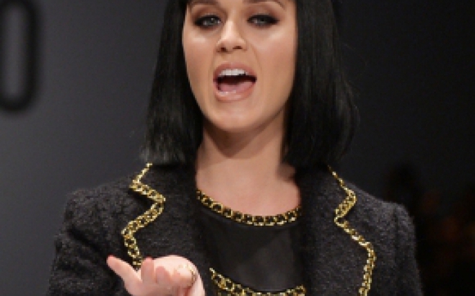 Video rusinos: Katy Perry, huiduita de o sala intreaga la Saptamana Modei