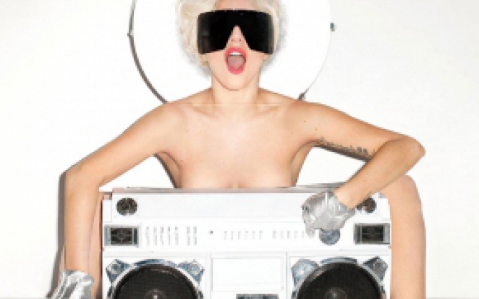 Lady Gaga isi scoate hainele la licitatie 