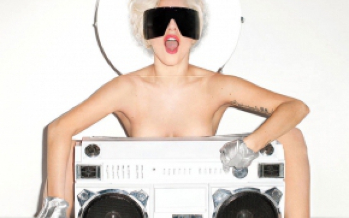 Lady Gaga isi scoate hainele la licitatie
