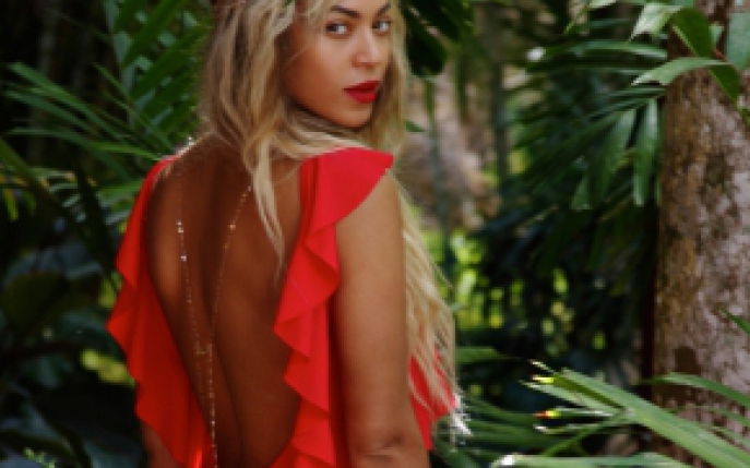 Cat de bine arata Beyonce in costum de baie! 