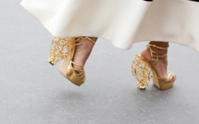 Alege pantofii aurii in ton cu stilul tau vestimentar!