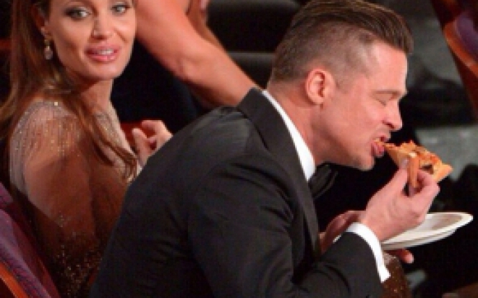 Vedetele au devorat pizza la Premiile Oscar! Vezi imaginile surprinzatoare! 
