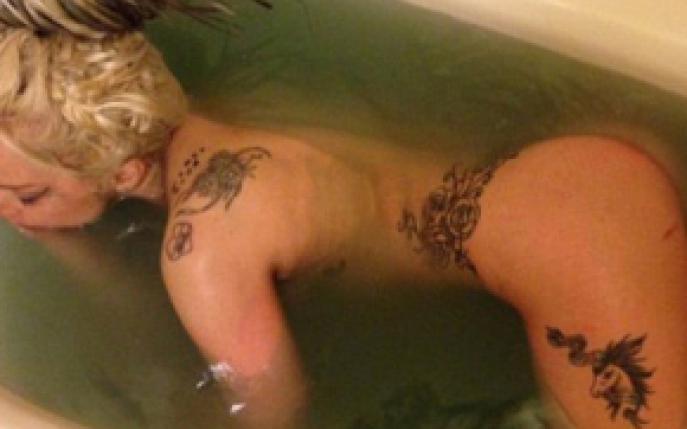 Moment dezgustator: Lady Gaga si-a pus dansatoarea sa vomite pe ea!