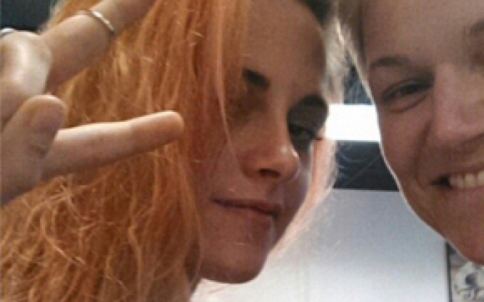 Kristen Stewart si-a vopsit parul portocaliu! Iti place cum ii sta?