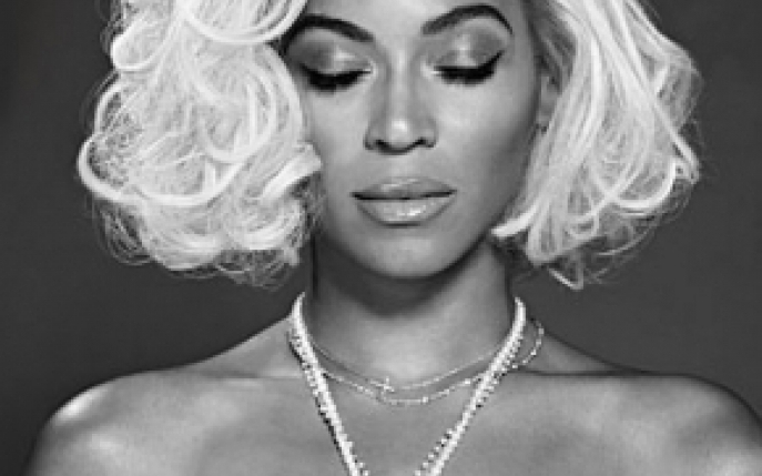 Beyonce a pozat topless! 