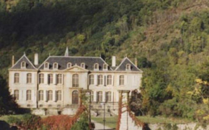 Si-au permis visul multora! Au cumparat un castel din Franta! Afla-le povestea!