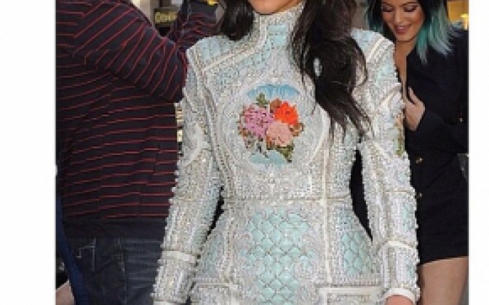 Kim Kardashian a purtat o rochie aproape la fel de scumpa precum o masina de lux! 