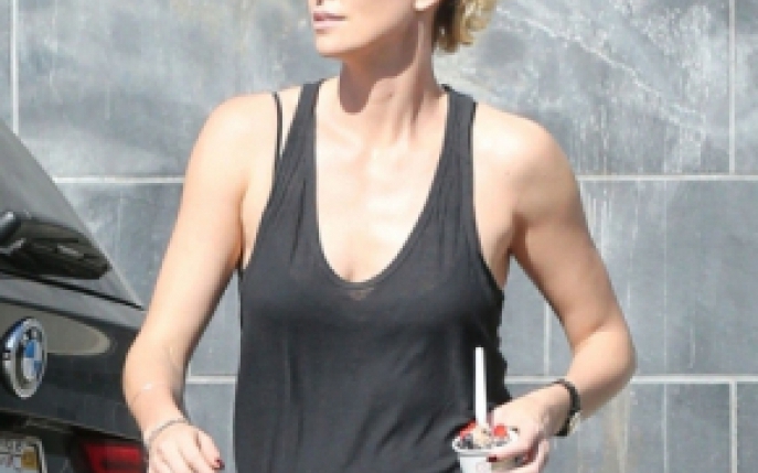 Charlize Theron a lasat un bacsis de aproape 100 de dolari. Afla de ce!