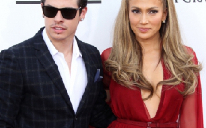 J.Lo, inselata de iubit cu un transsexual!
