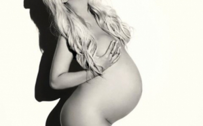 Christina Aguilera a pozat nud in ultimele saptamani de sarcina