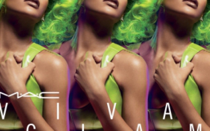 Vei putea cumpara produsele de make-up lansate de Rihanna! 