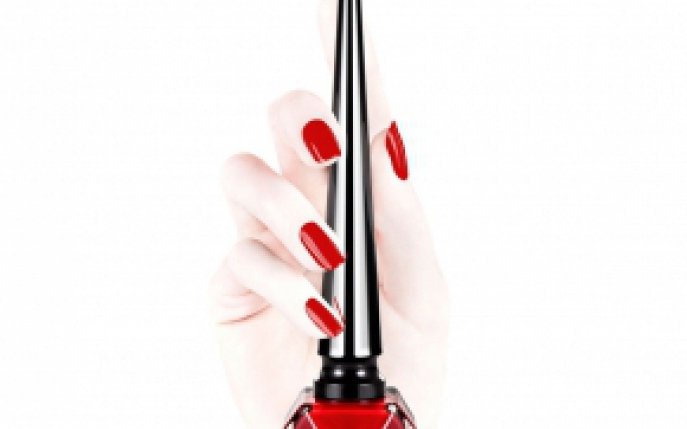 Louboutin lanseaza prima colectie de lacuri de unghii!