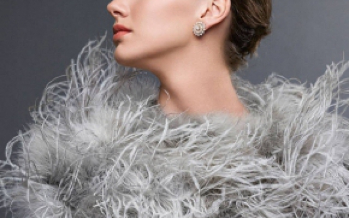 Cat de mult seamana cu Audrey Hepburn!